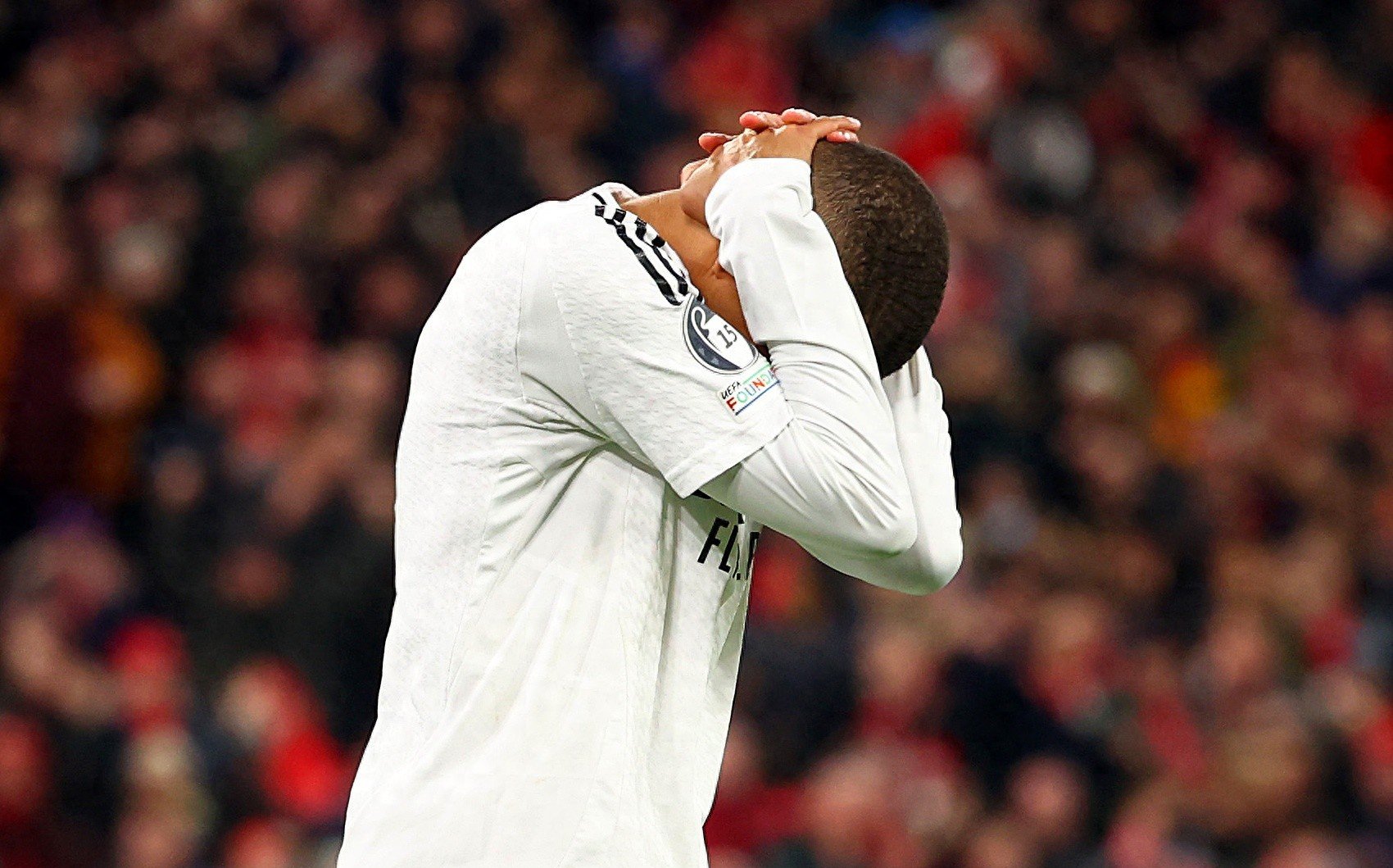 九游体育-姆巴佩重返赛场，出色发挥首场状态出色，瑞士队观众沸腾！比赛高潮迭起的简单介绍