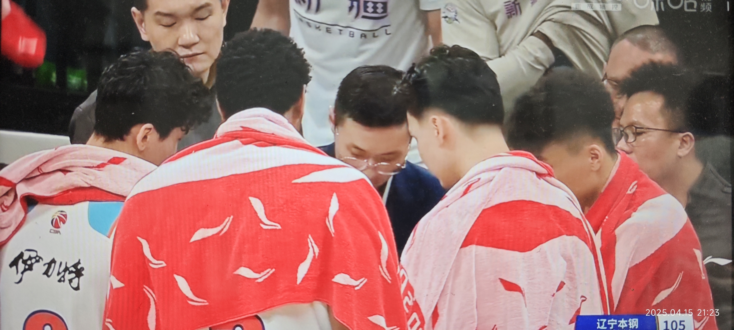 九游体育-清晨深圳男篮备战NBA季后赛，豪取连胜细节曝光，赛场秩序良好，临场指挥获称赞的简单介绍