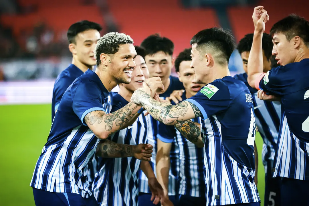 九游体育官网-集结日武汉三镇备战欧联，复出首秀细节曝光，态度坚定，球队文化再被提及